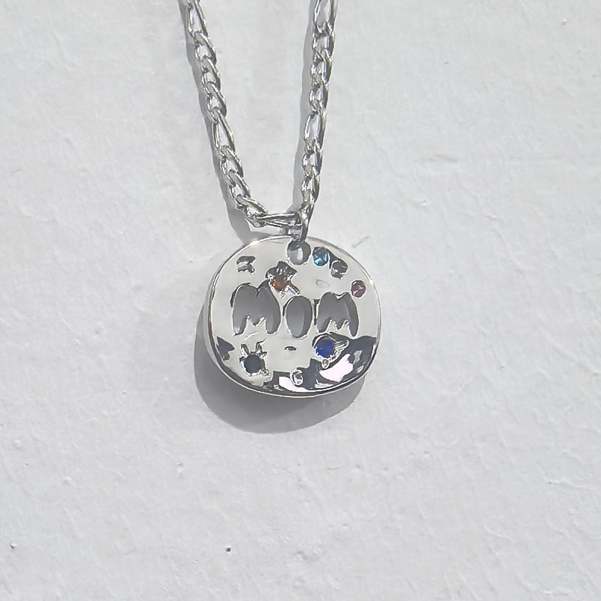 Collier rond à inscription Mama, Mom ou LOVE