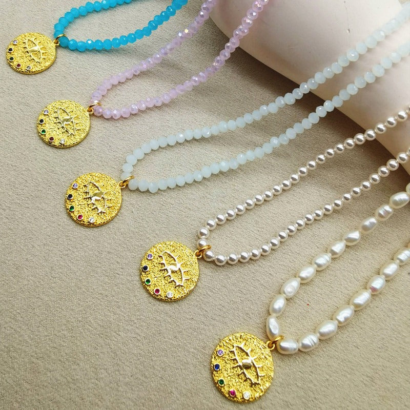 Collier de perles d’eau douce avec motif œil