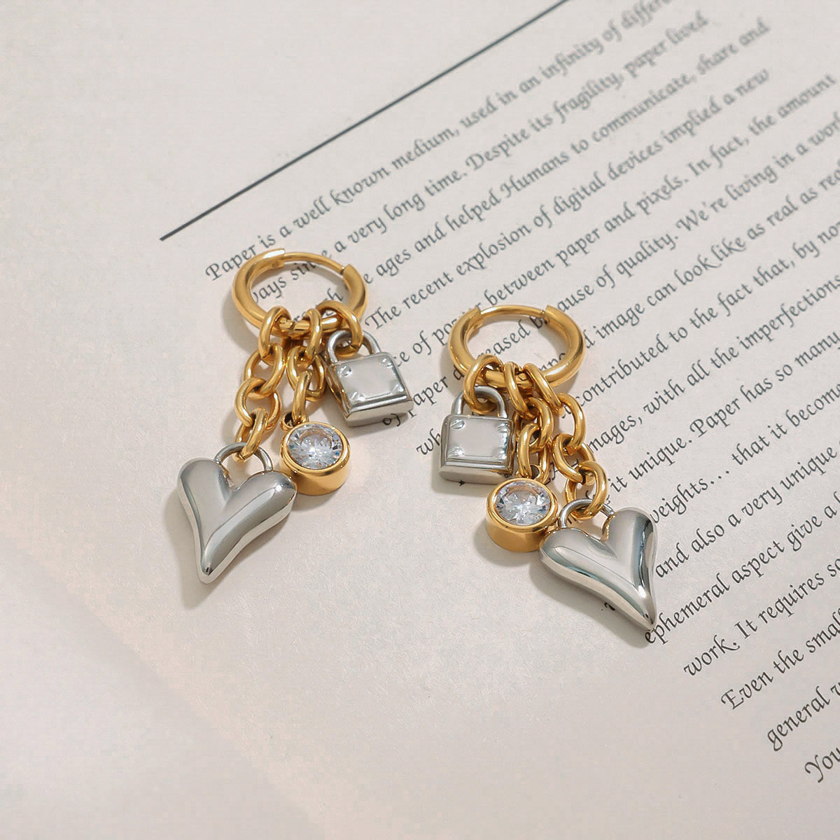 Boucles d’oreilles pendantes cœur en acier doré et zircon | LSDJ