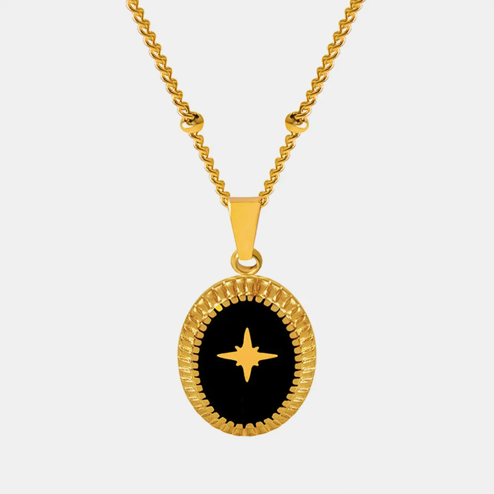 Collier doré à pendentif étoile ovale