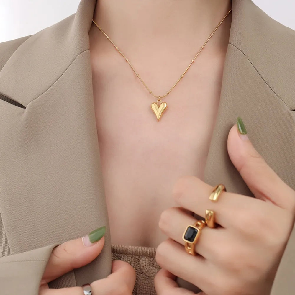 Collier cœur minimaliste en acier titane