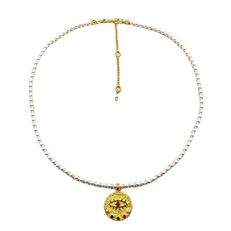 Collier de perles d’eau douce avec motif œil