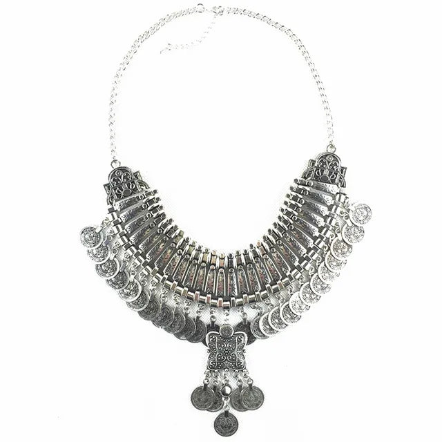 Collier plastron argenté vintage à médailles