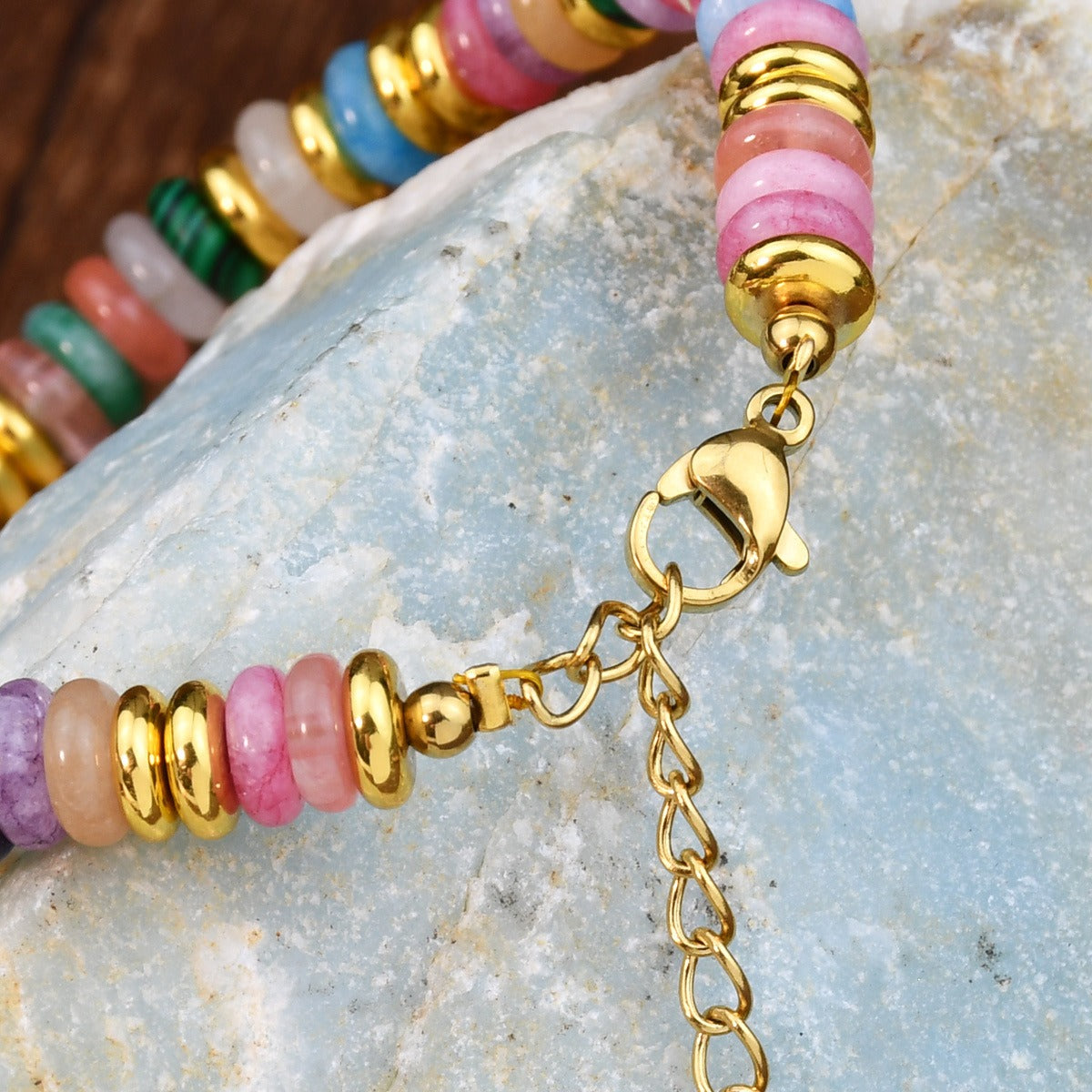 Bracelet en perles de pierres naturelles colorées