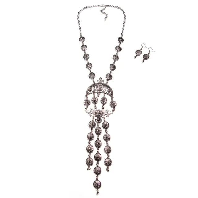 Collier plastron argenté vintage à médailles