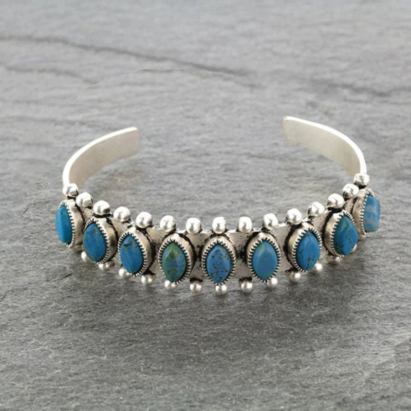 Bracelet ouvert en turquoise naturelle à motif antique