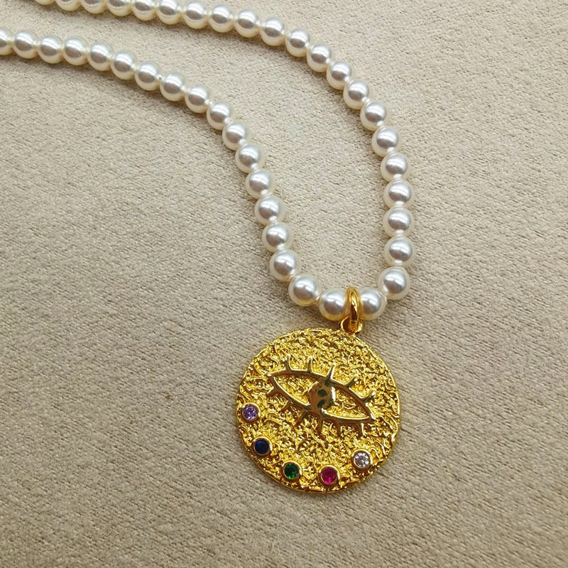 Collier de perles d’eau douce avec motif œil
