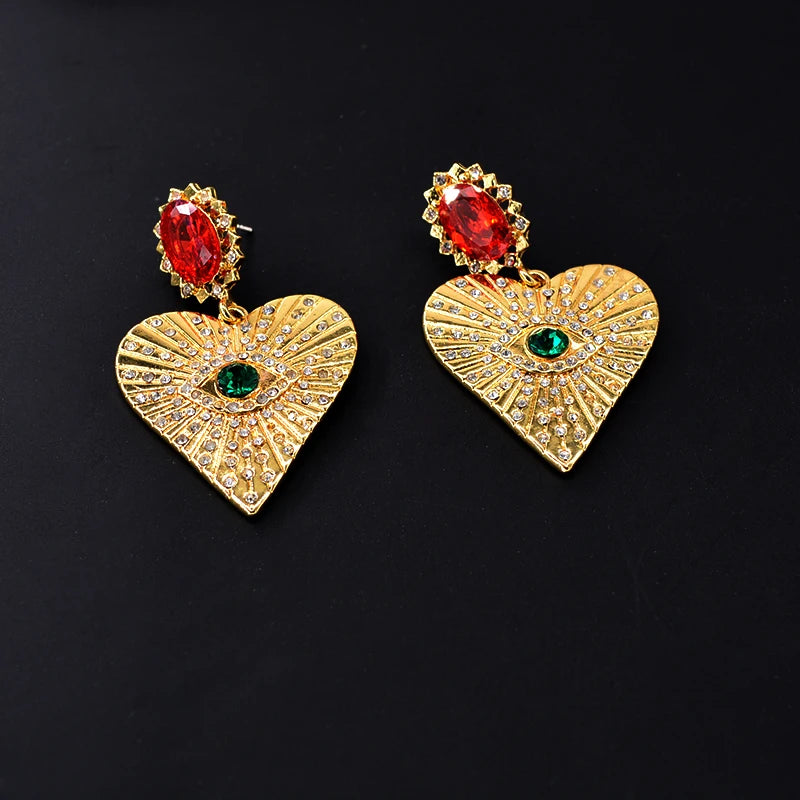 Boucles d’oreilles dorées avec pierre décorative