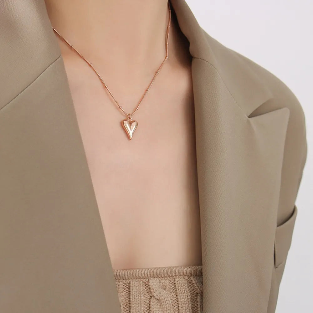 Collier cœur minimaliste en acier titane