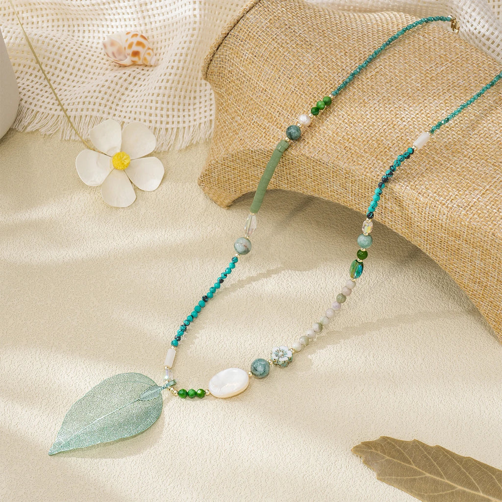 Collier doré coquillage, perle et jade