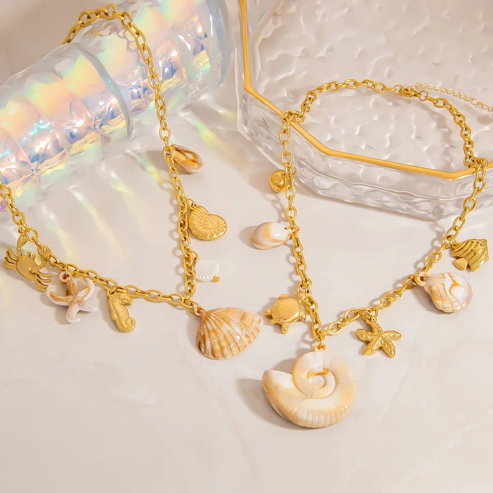 Collier coquillage doré en cuivre
